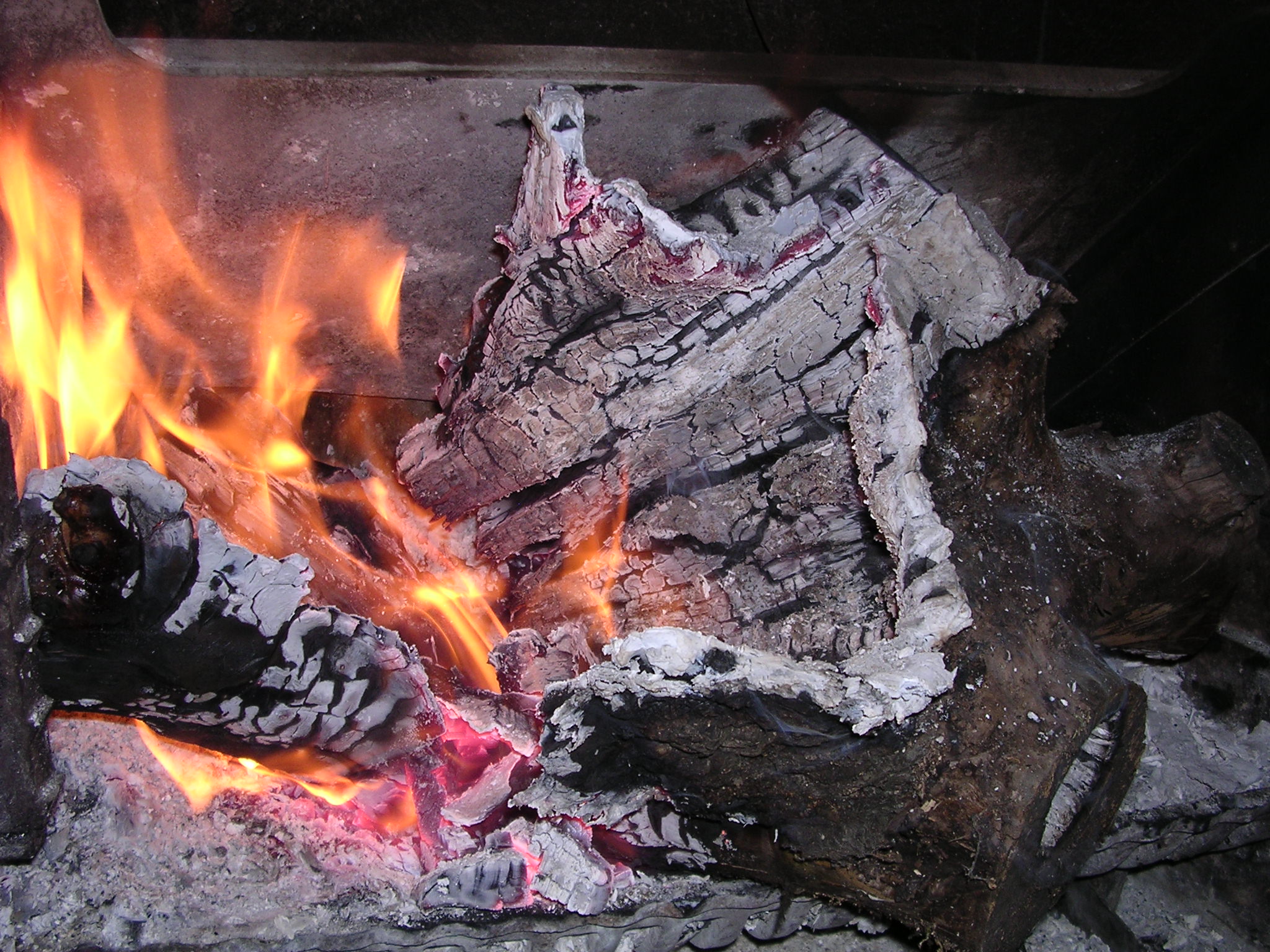 Ηφαιστος Ce dieu de la flamme et du feu va devenir très vite celui des forgerons et de tous les ouvriers et artistes qui façonnent le métal à l|aide du feu. 42.